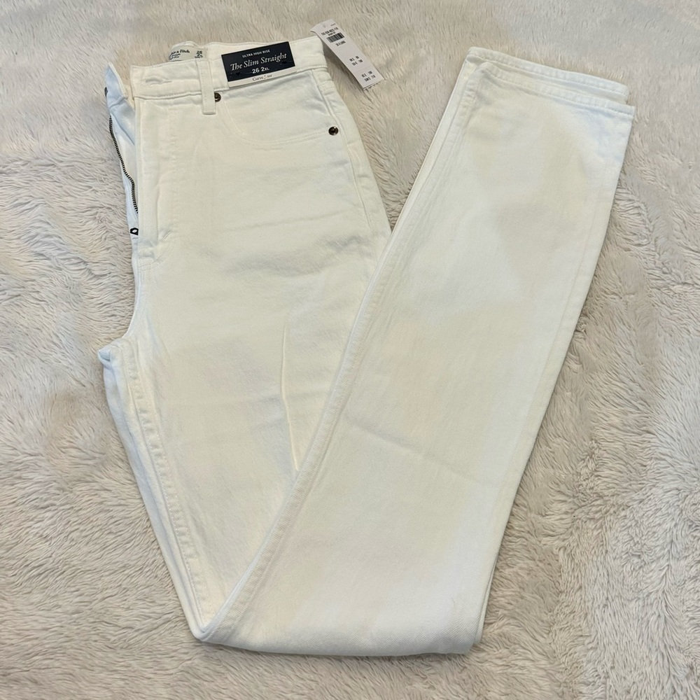 NWT A&F Slim Straight Jeans (White)